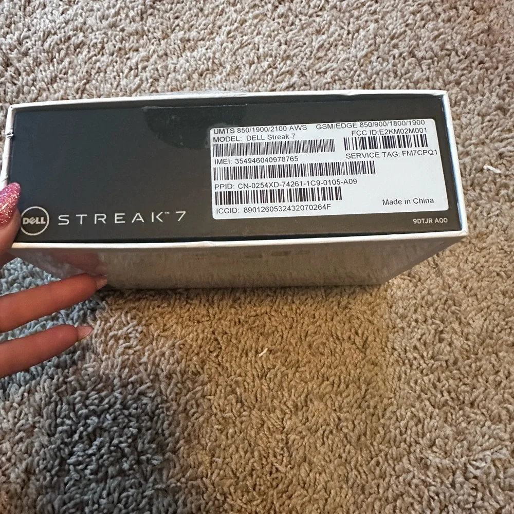 Dell Streak 7 Tablet Black and White Design